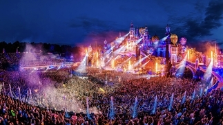 Photo of the colourful mainstage at Tomorrowland 2023