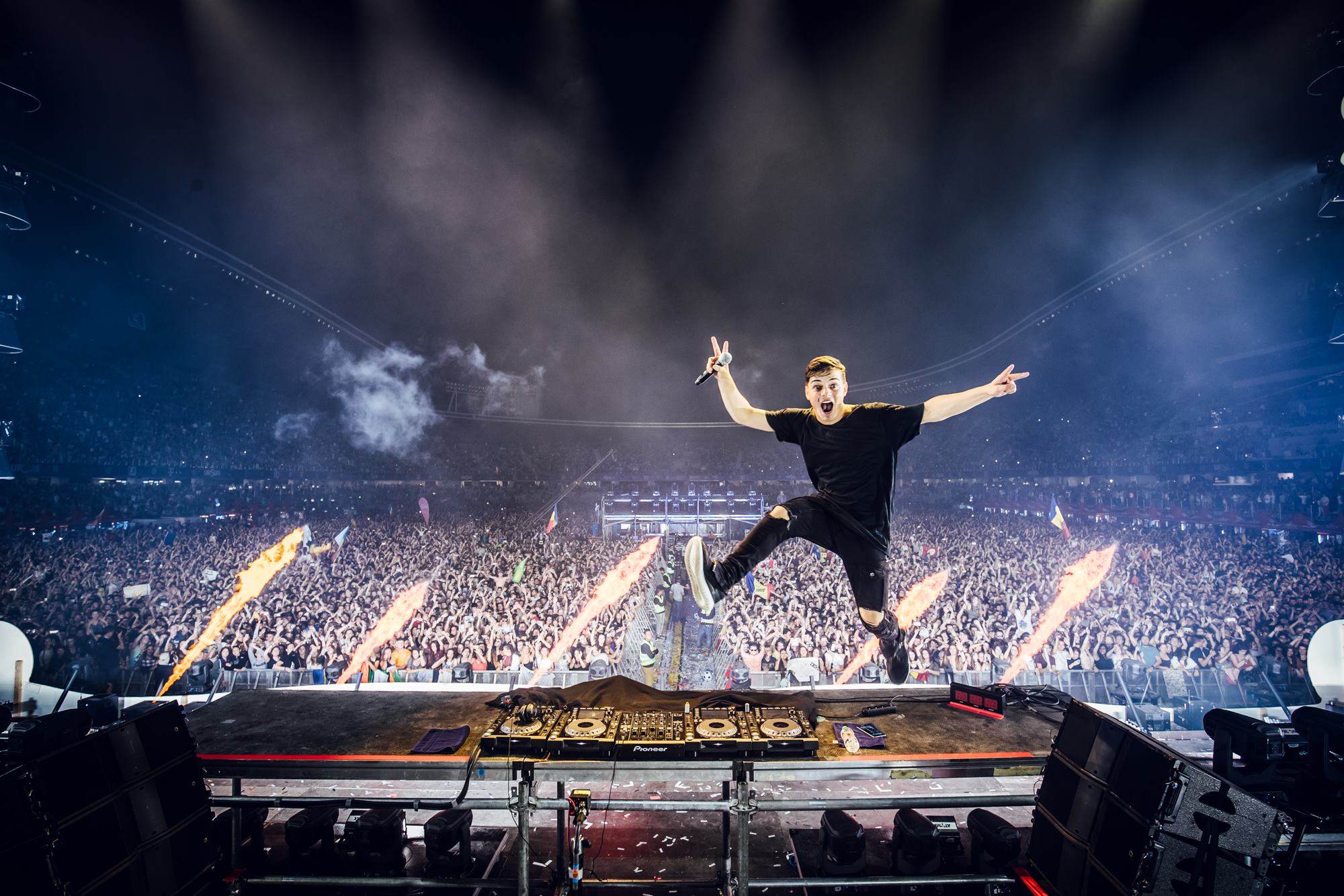 MARTIN GARRIX TEASES NEW TRACK, ‘SCARED TO BE LONELY’ LISTEN