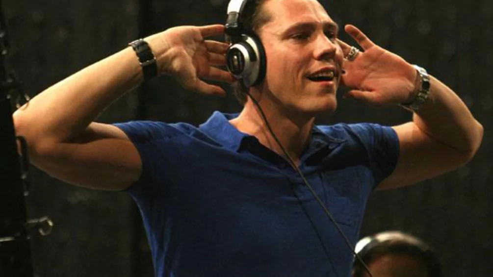 Tiësto - A Town Called Paradise: lyrics and songs