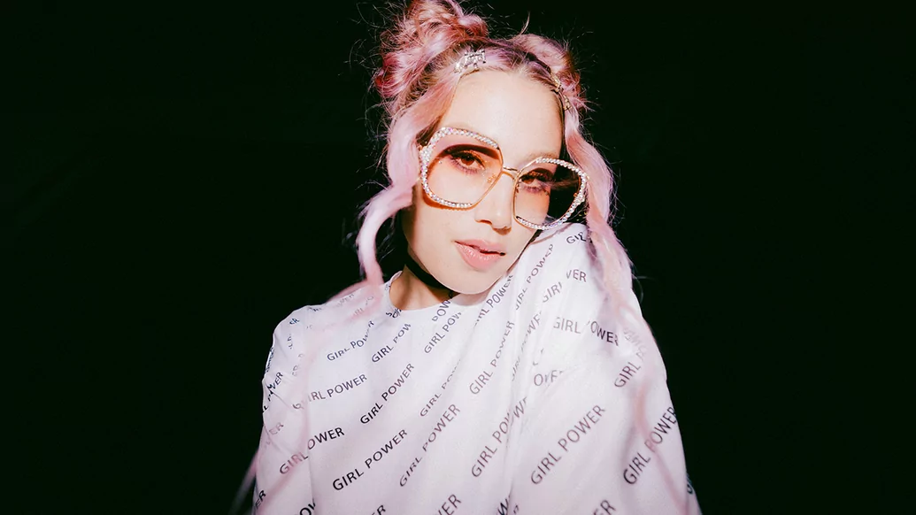 Press of Xie with pink hair and big pink sunglasses