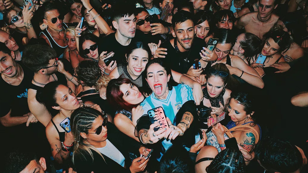 Photo of Indira Paganotto surrounded by a crowd of fans