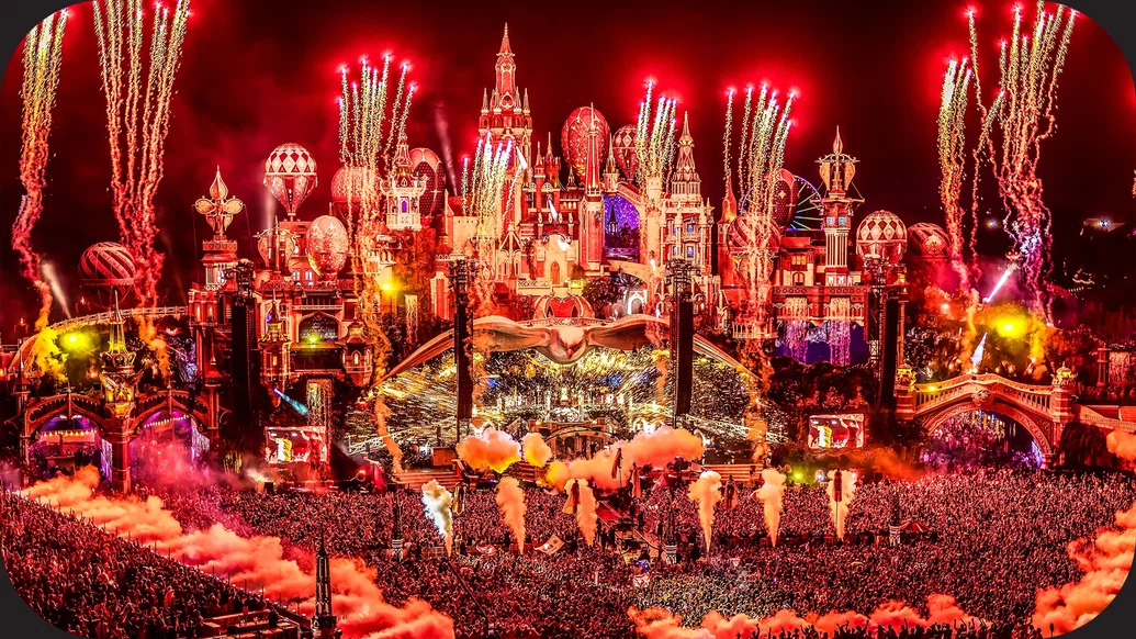 Photo of the main stage at Tomorrowland with red and orange fireworks 