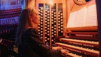 Royal Albert Hall organist Anna Lapwood joins Bonobo on stage on final residency night: Watch