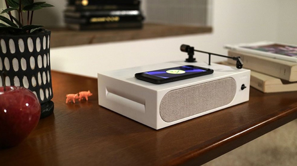 New music device turns your smartphone screen into a vinyl turntable